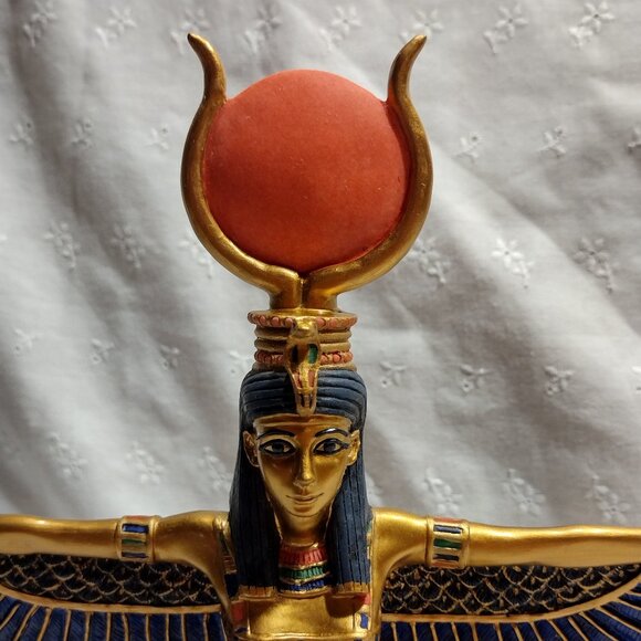 🎬 Ancient Egyptian Goddess Isis Open Wings Statue - Picture 4 of 9